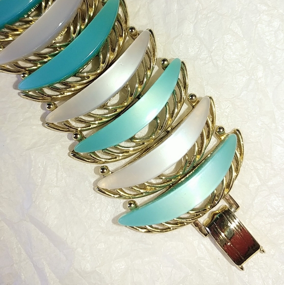 THERMOSET LUCITE AQUA BLUE & WHITE BRACELET - VINTAGE MID-CENTURY - Picture 3 of 8
